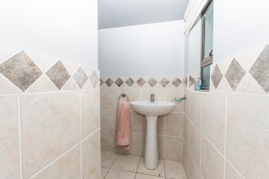 7 Bedroom Property for Sale in Myburgh Park Western Cape